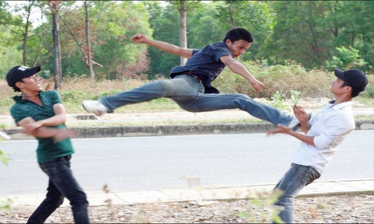 đánh nhau chảy máu